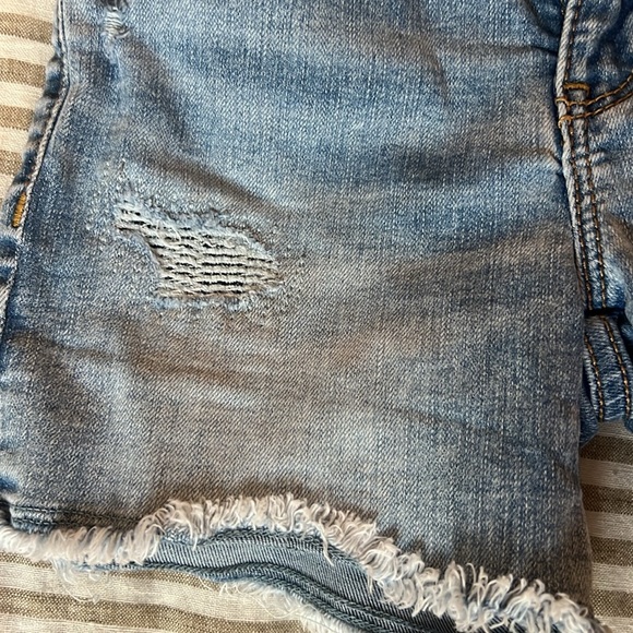 Gap kids sz 7 Jean shorts - Picture 2 of 4